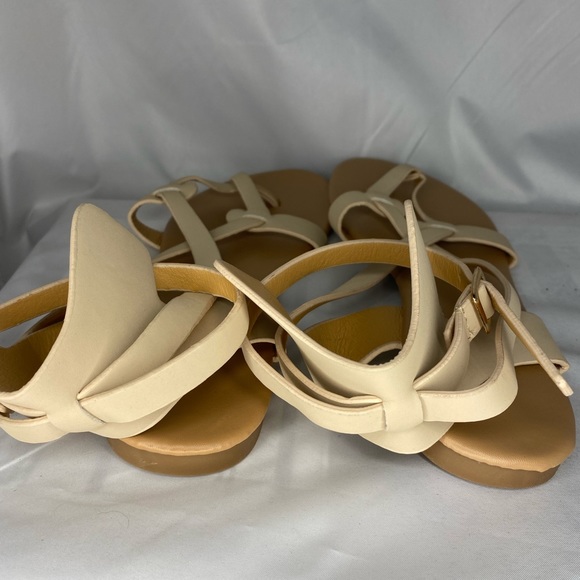 BRAND NEW Nude strappy sandles - Picture 4 of 4